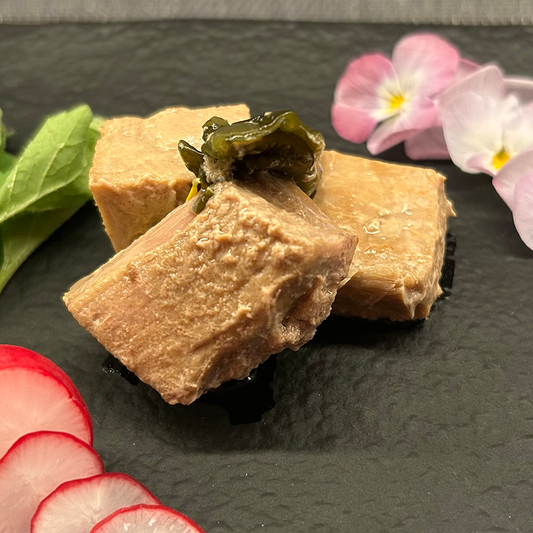 Tuna simmered in kelp